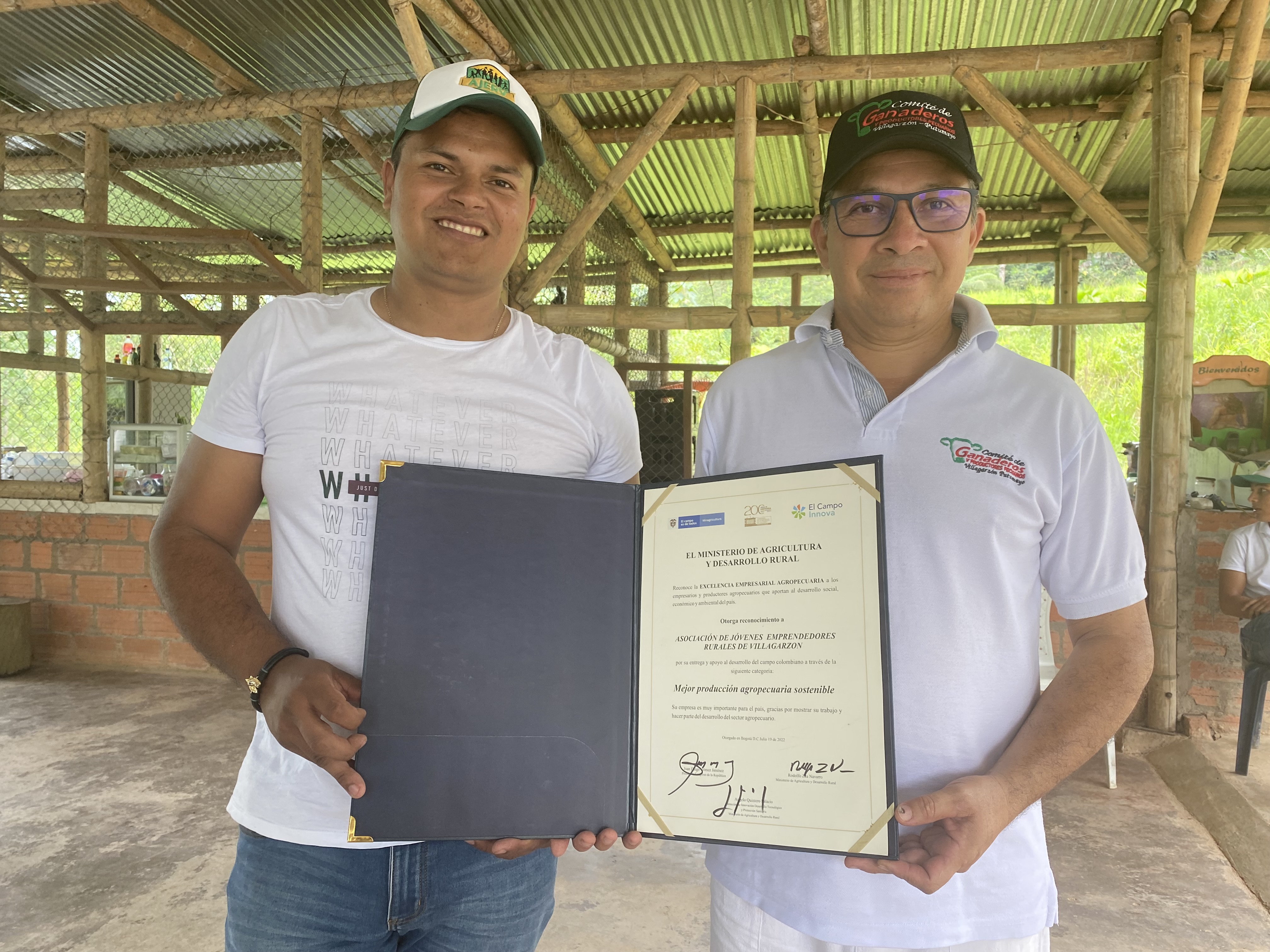 Jóvenes beneficiarios del Programa Colombia Sostenible recibieron reconocimiento nacional a la Excelencia Empresarial Agropecuaria